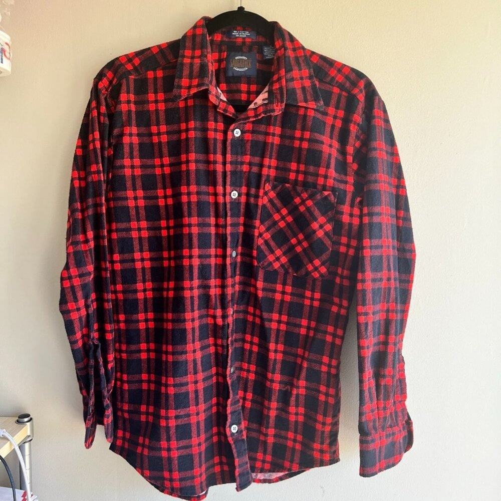 Saugatuck 100% Cotton black red plaid button front long sleeve flannel Small